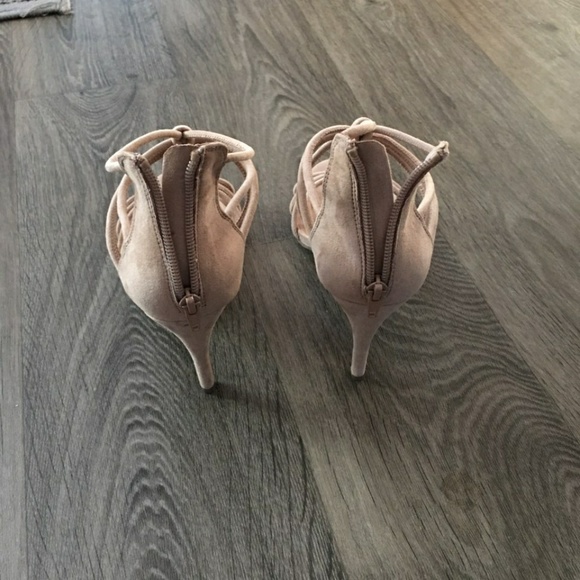 Tan strapy pumps - Picture 3 of 4